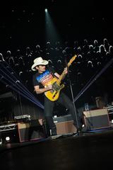Brad_Paisley_Beat_This_Summer_Tour_2013
